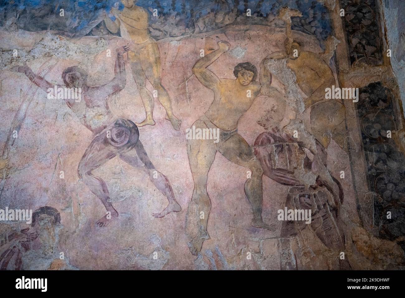 8th hommes en plein air du siècle jouant à des jeux dans la salle de bain Qusayr Amra Desert châteaux Jordan Banque D'Images