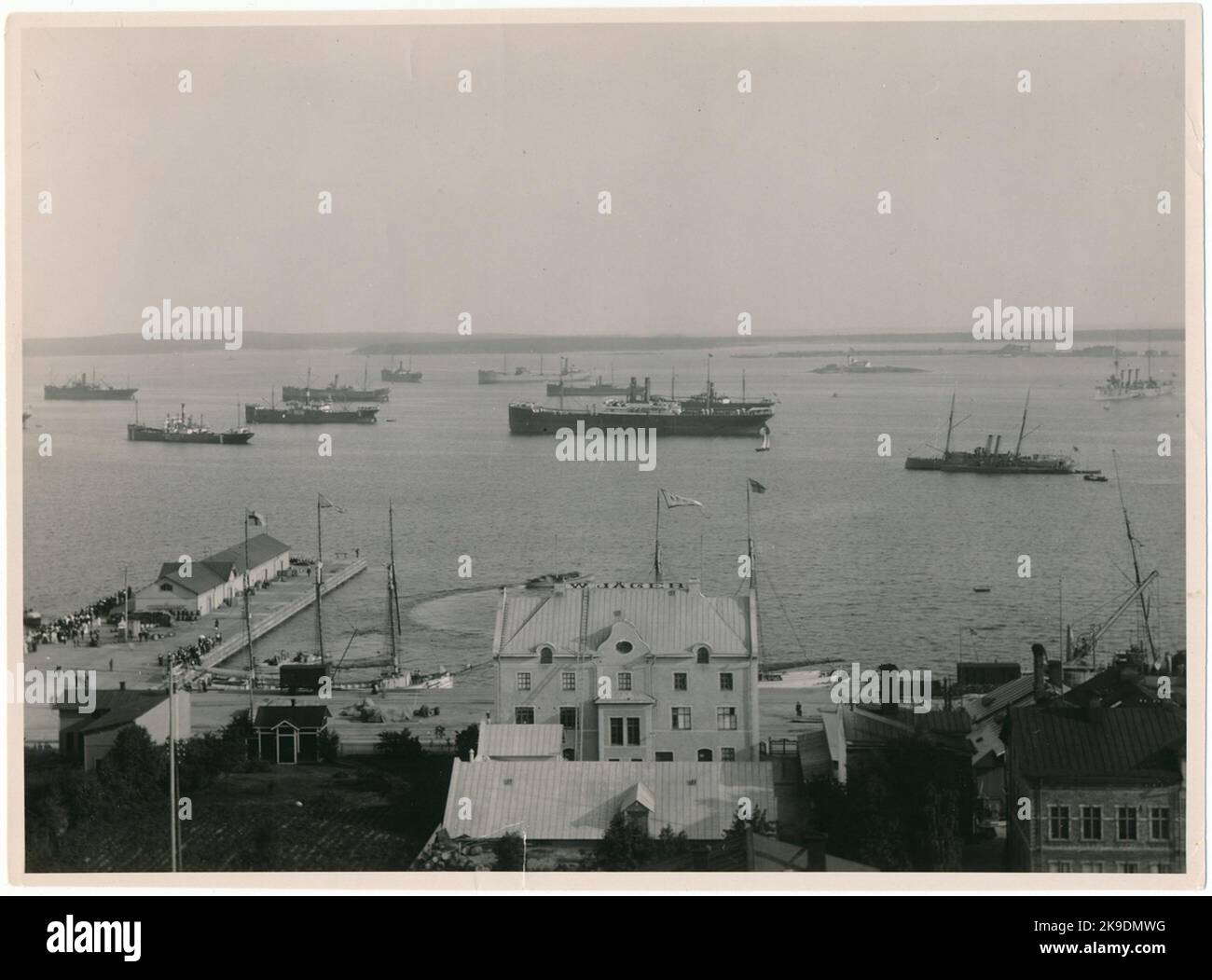 Vue depuis Svartön sur le port. Banque D'Images