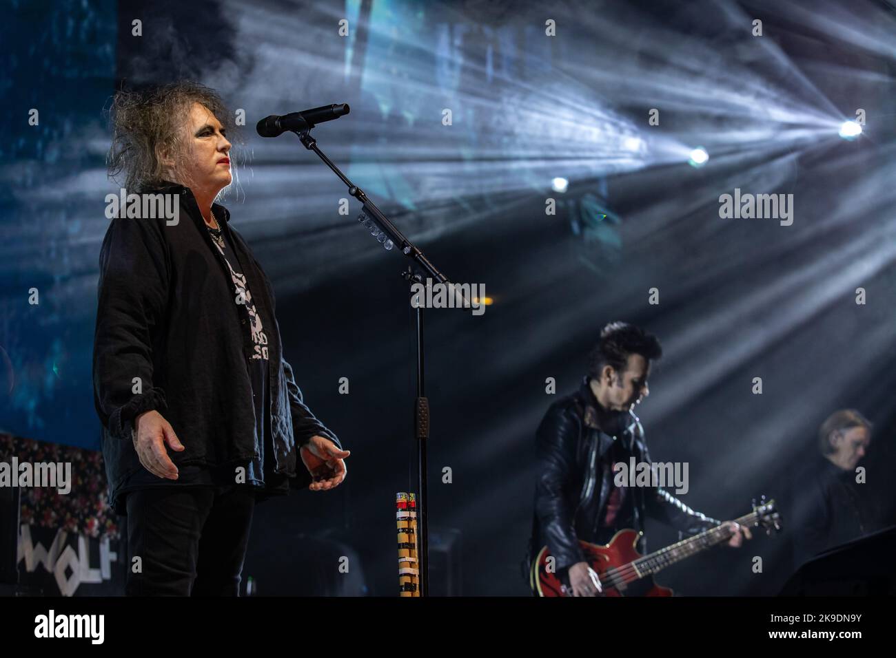 Octobre. 27th 2022. Zagreb, Croatie - le célèbre chanteur britannique Robert Smith avec son groupe de rock gothique, The Cure, interprète un concert en direct Banque D'Images