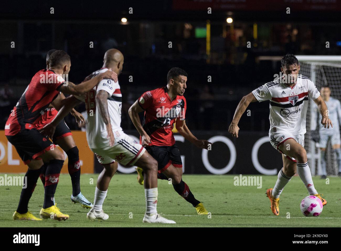 Lors d'un match entre Sao Paulo et Atletico-GO pour le 34th tour du championnat brésilien 2022, à l'Estadio Cicero Pompeu de Toledo, O Morumbi, dans la nuit de ce jeudi, 27. Adriana Spaca/SPP (Adriana Spaca/SPP) crédit: SPP Sport presse photo. /Alamy Live News Banque D'Images