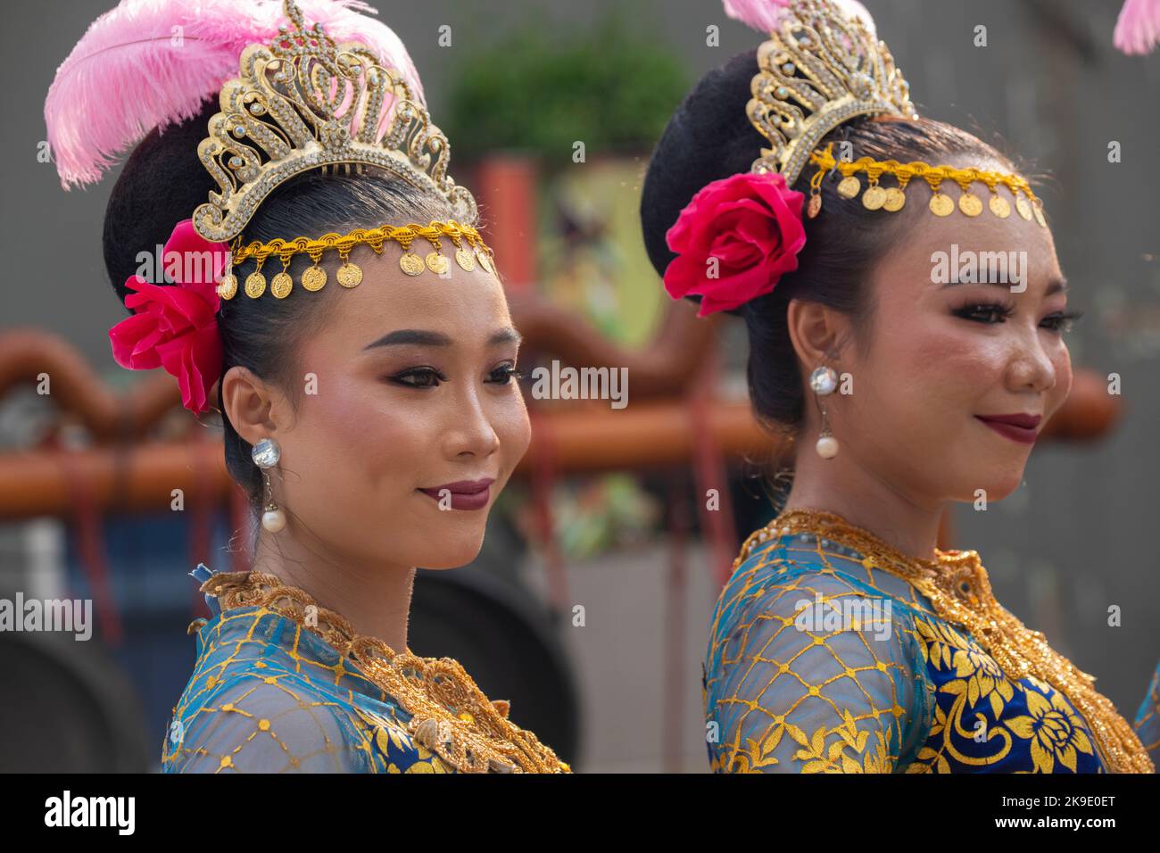 Indonésie, Java. Femmes locales en tenue traditionnelle. Banque D'Images