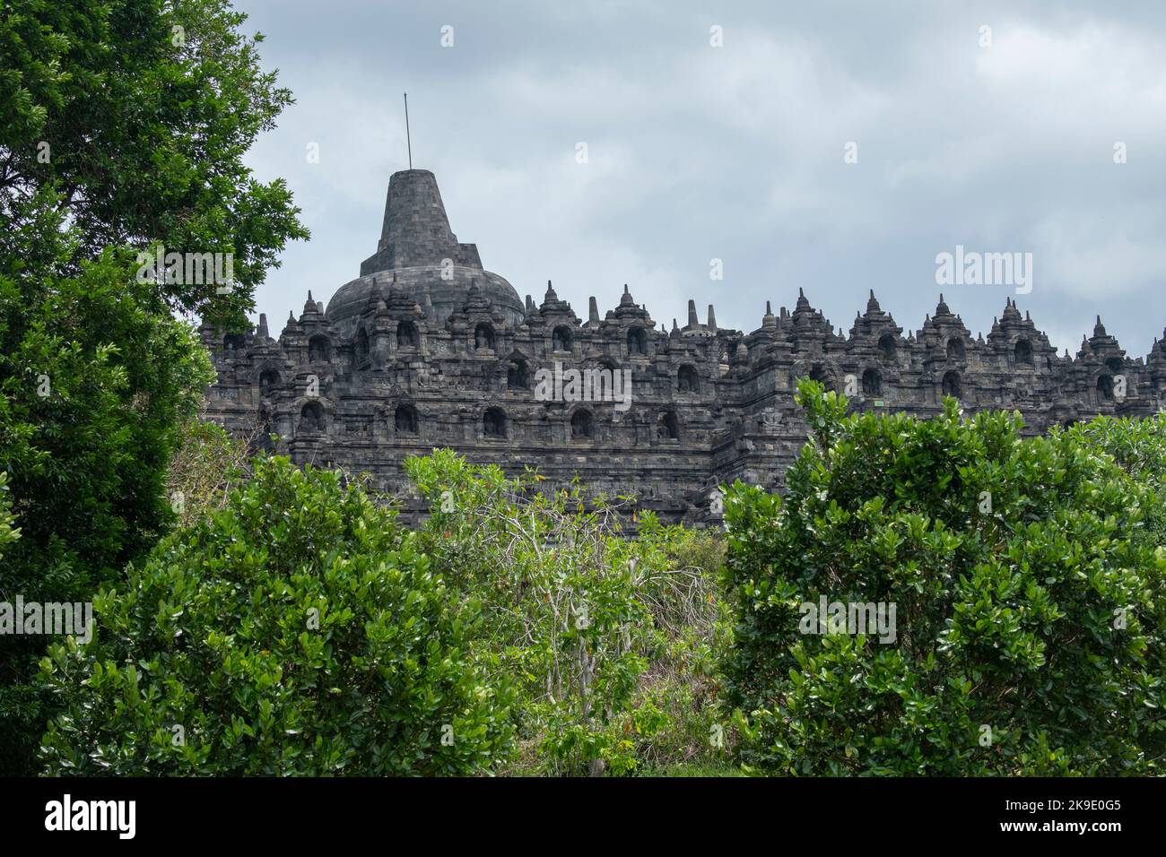 Indonésie, Java, Borobudur. Le plus grand monument bouddhiste du monde, vers 780-840 après J.-C. Patrimoine mondial de l'UNESCO. Banque D'Images