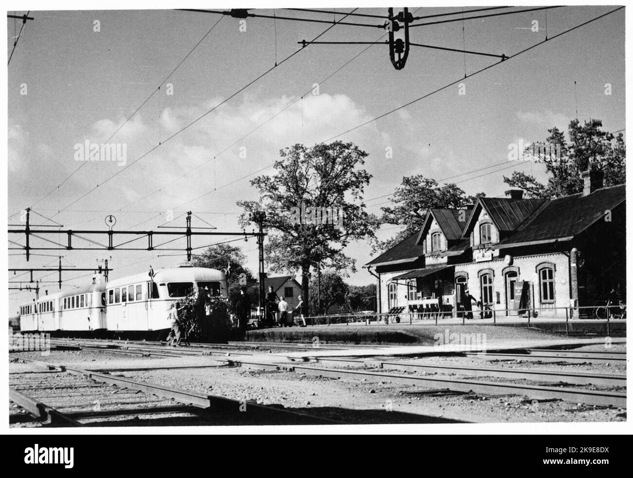 Gare de Billesholm depuis l'arrivée du dernier train à Billesholm et le dernier départ du train depuis Billesholm sur 29 mai 1960. Le nom était 1943 la mine de Billesholm. La gare construite en 1875 par Lion, chemins de fer de Landskrona - Engelholm. La station construite en 1876. Maison de station d'un étage en pierre. Banque D'Images