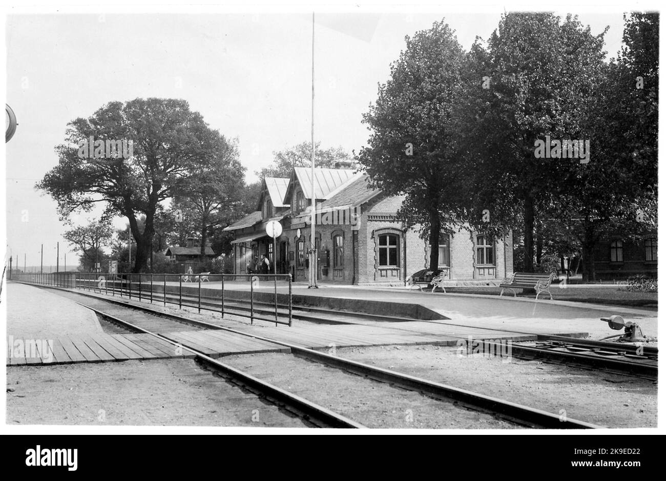 La station de la mine de Billesholm plantant un vieux chêne décoratif. La station construite en 1876. Maison de station d'un étage en pierre. Défauts mécaniques de l'engrenage Lion, Landskrona - Engelholms Railway Banque D'Images