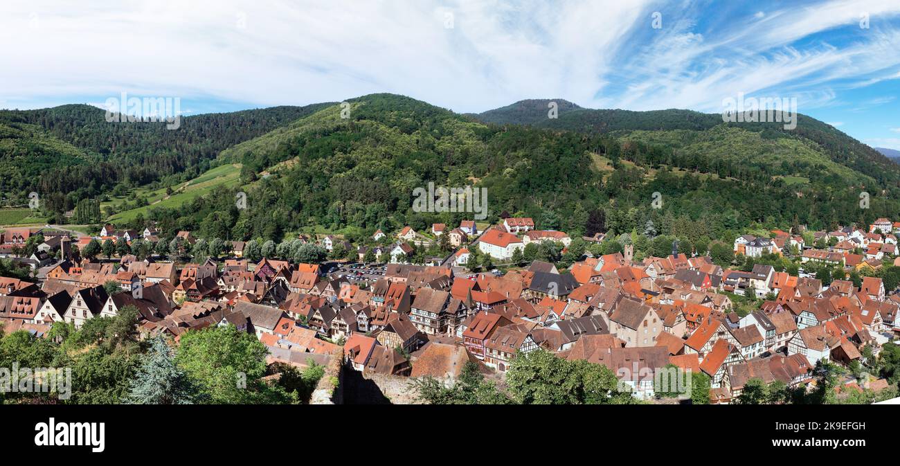 Vue panoramique sur la ville de Kaysersberg en France Banque D'Images