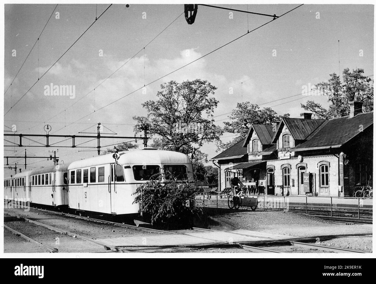 Gare de Billesholm depuis l'arrivée du dernier train à Billesholm et le dernier départ du train depuis Billesholm sur 29 mai 1960. Le nom était 1943 la mine de Billesholm. La gare construite en 1875 par Lion, chemins de fer de Landskrona - Engelholm. La station construite en 1876. Maison de station d'un étage en pierre. Banque D'Images