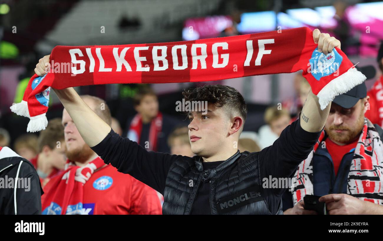 Silkeborg IF fans lors du match de football de l'UEFA Europa Conference League Group B entre West Ham United et Silkeborg IF au stade de Londres à Londres, Banque D'Images