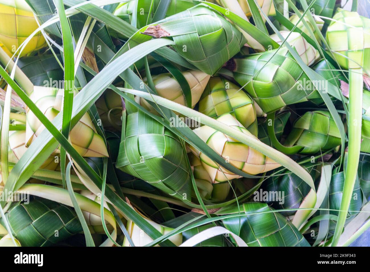 Le riz suspendu populairement appelé puso est un aliment de base à Cebu, aux Philippines Banque D'Images Le riz suspendu populairement appelé puso est un aliment de base à Cebu, aux Philippines Banque D'Images