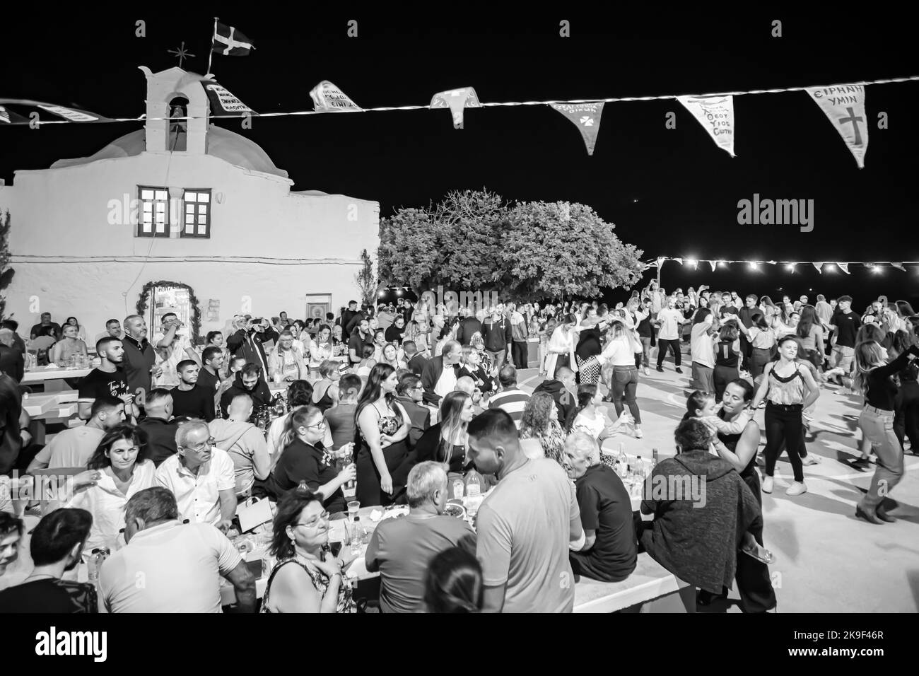 IOS, Grèce - 7 septembre 2022 : Un festival traditionnel à iOS Grèce où les habitants et les touristes célèbrent la Sainte Marie à l'église de Théodoti Banque D'Images