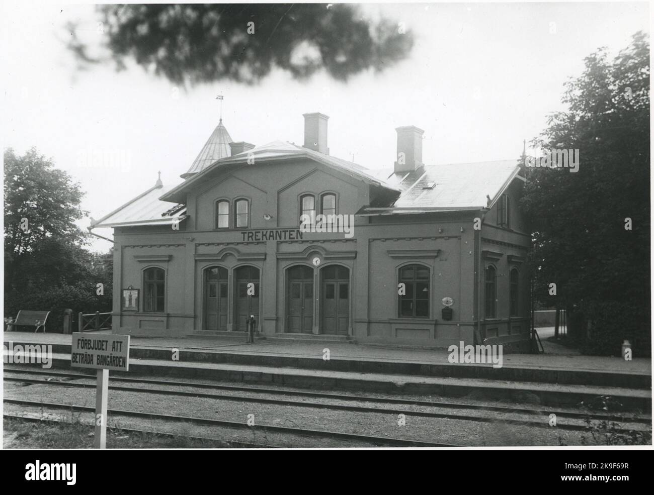 La maison de la gare dans le triangle. Banque D'Images