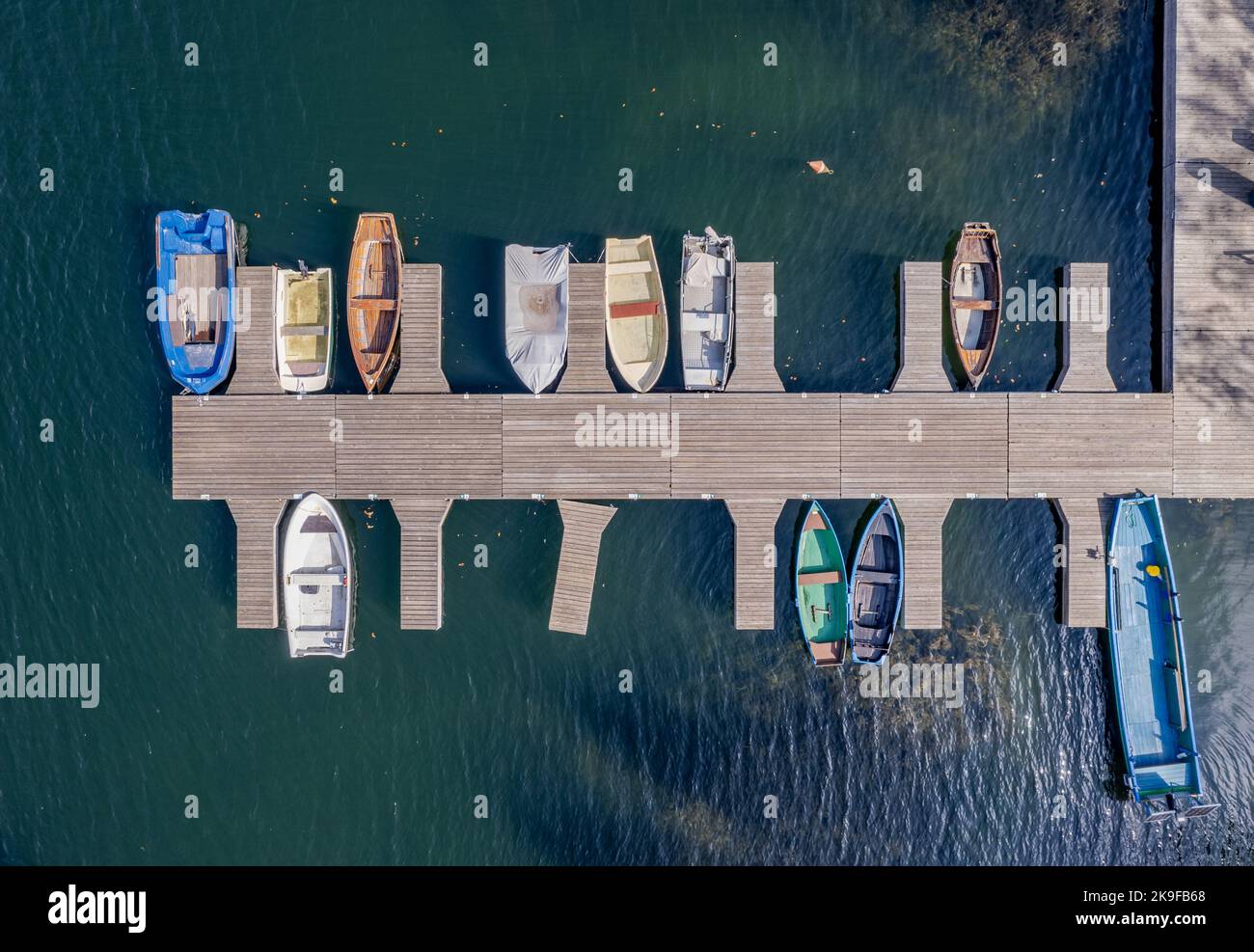 Bateaux sur le lac Bohinj, Slovénie, photo de drone Banque D'Images