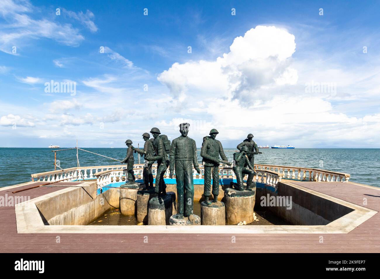 Sculpture en ciment de soldats commémorant le débarquement du général Douglas MacArthur à Talisay City, Cebu, Philippines Banque D'Images