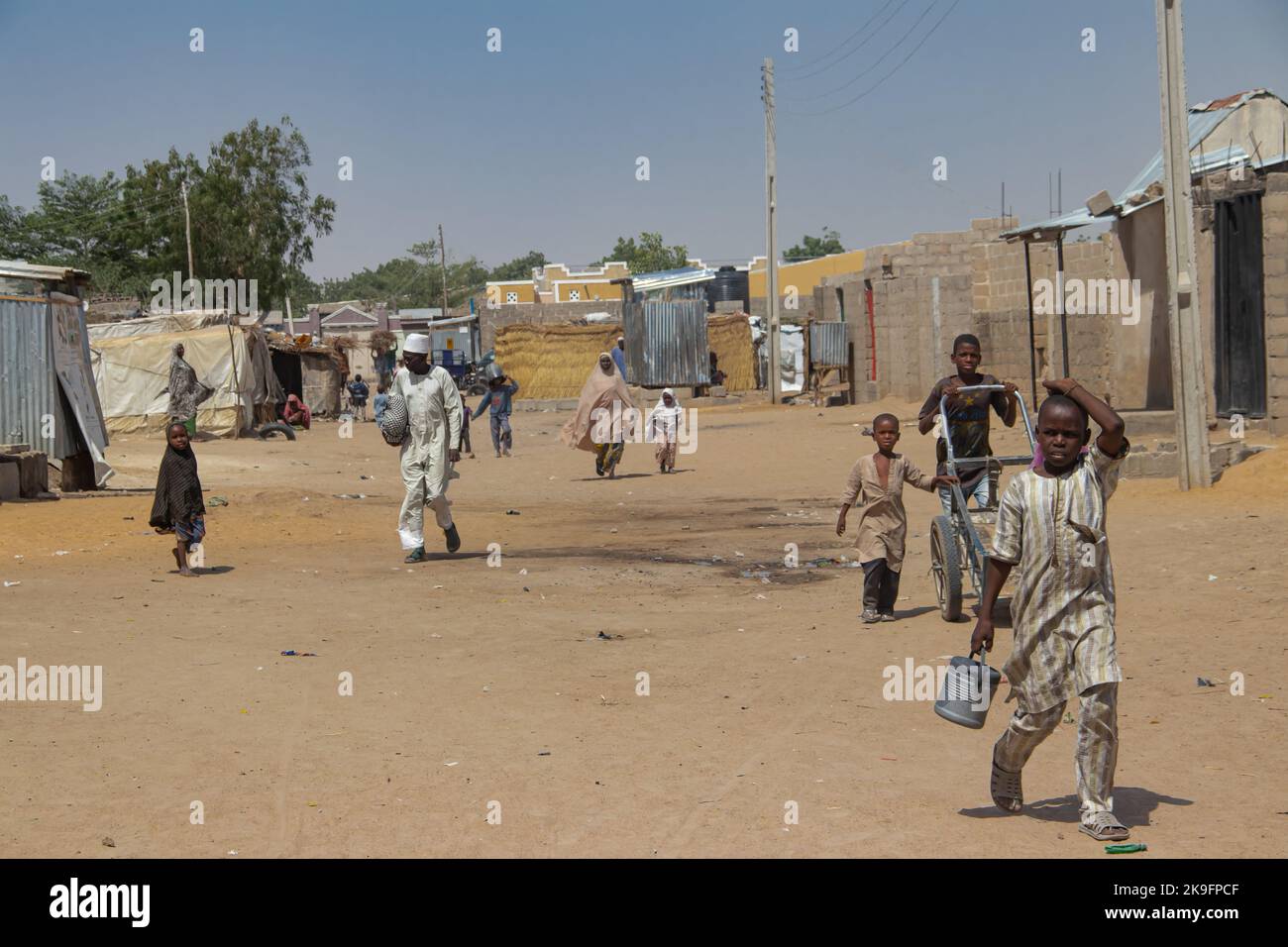 Nigeria photographie de rue et de vie, personnes marchant et ayant des activités sur le marché local dans la ville de Maiduguri Banque D'Images