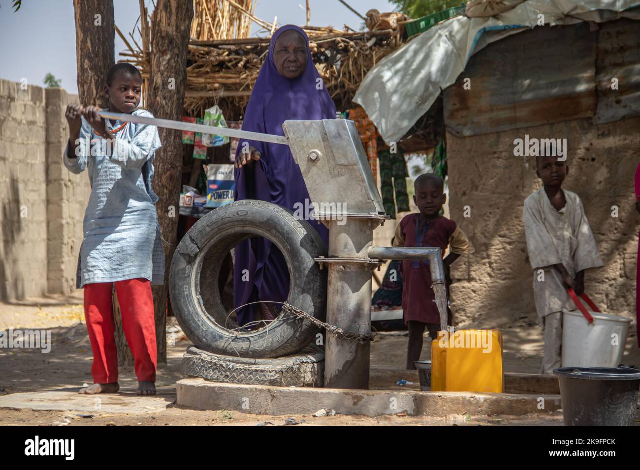 Nigeria photographie de rue et de vie, personnes marchant et ayant des activités sur le marché local dans la ville de Maiduguri Banque D'Images