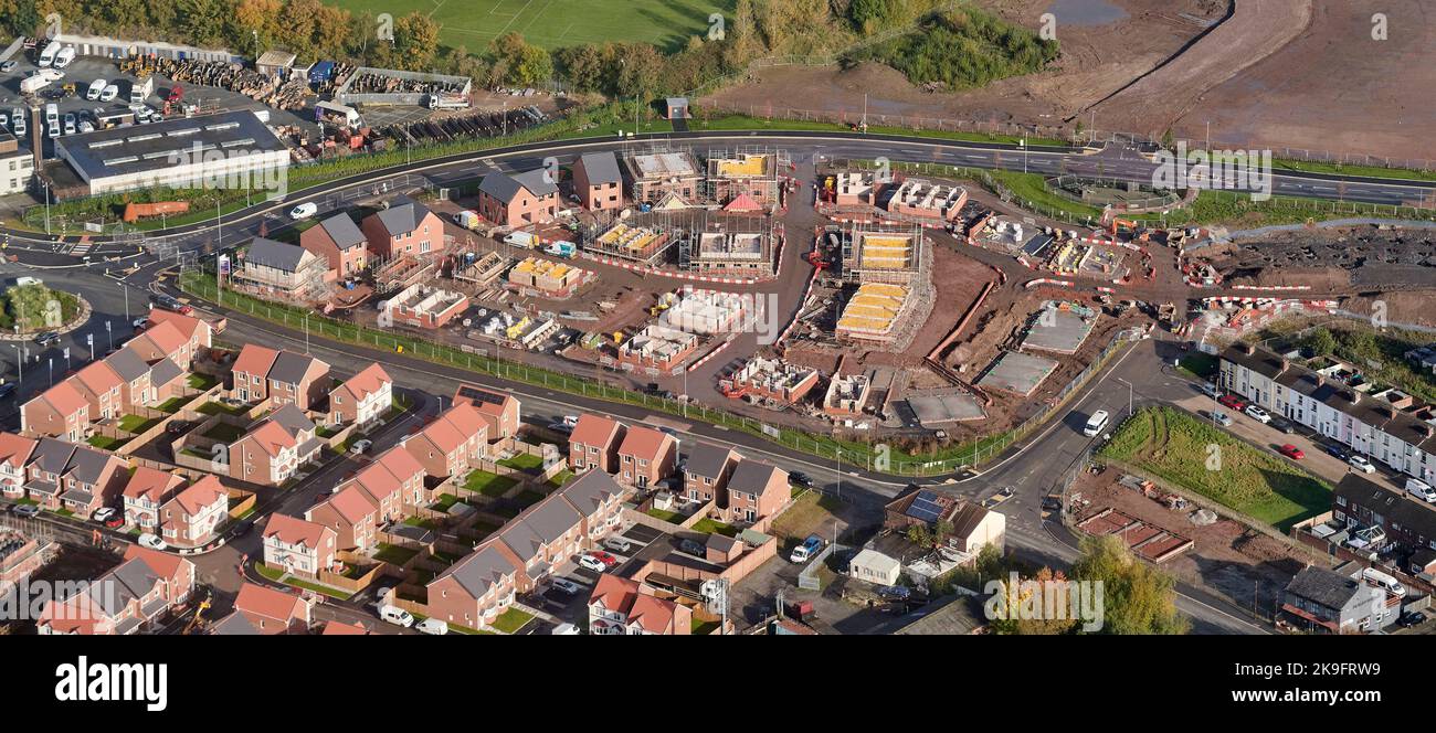 Une vue aérienne de nouveaux logements en construction, Middlewich, cheshire, nord-ouest de l'Angleterre, Royaume-Uni Banque D'Images