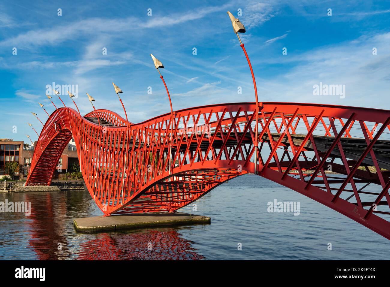 Amsterdam, pays-Bas, 27.10.2022, pont Python dans le quartier des Docklands de l'est d'Amsterdam Banque D'Images