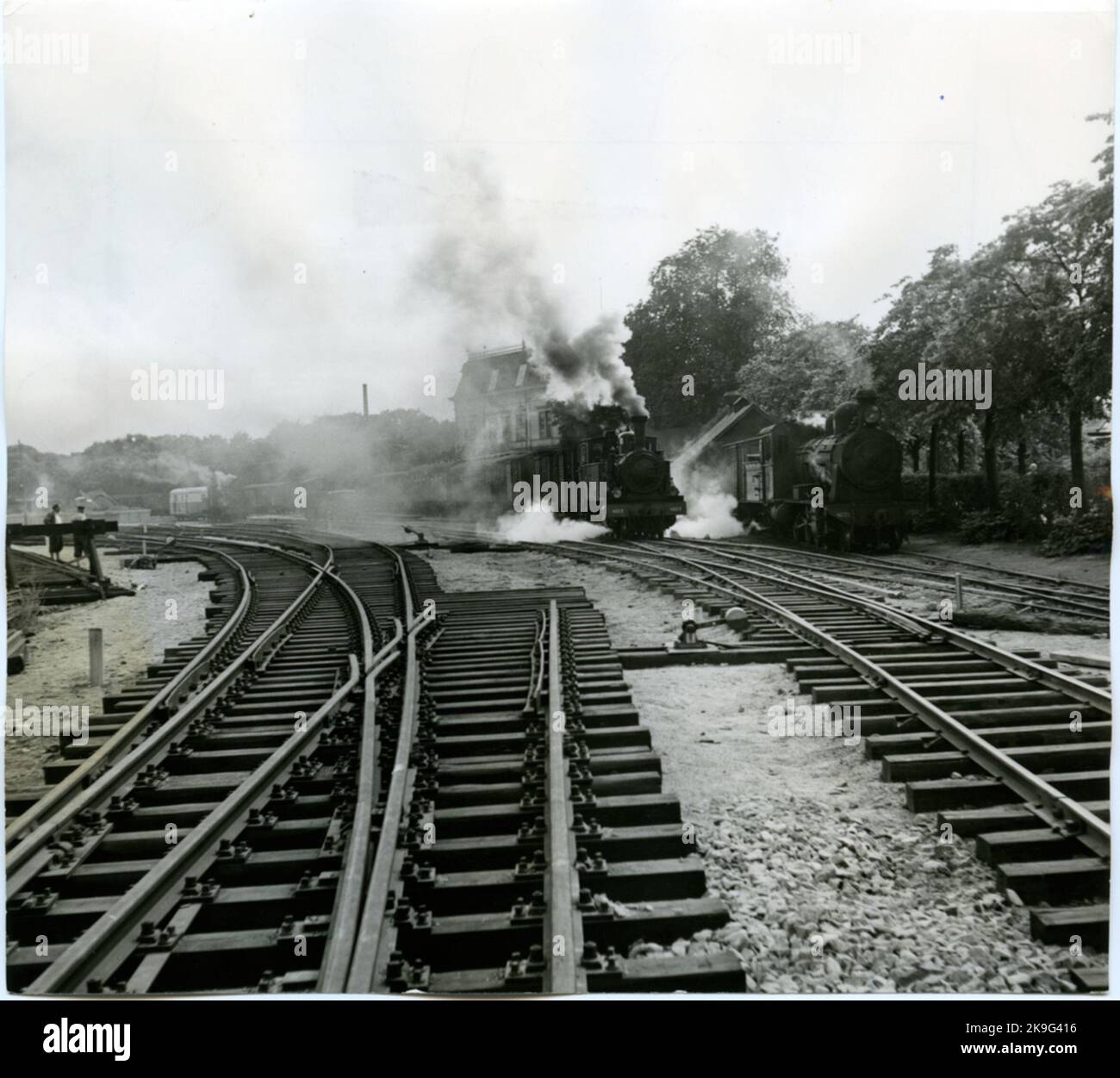 Karlskrona Norra, en cours de reconstruction à la voie normale.SJ G2T 4020 à droite et à gauche SJ S2T 4023 en train. Banque D'Images