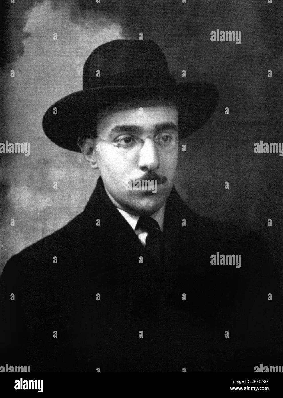 Fernando Pessoa, écrivain portugais, ici à l'âge de 26 ans en 1914 Banque D'Images