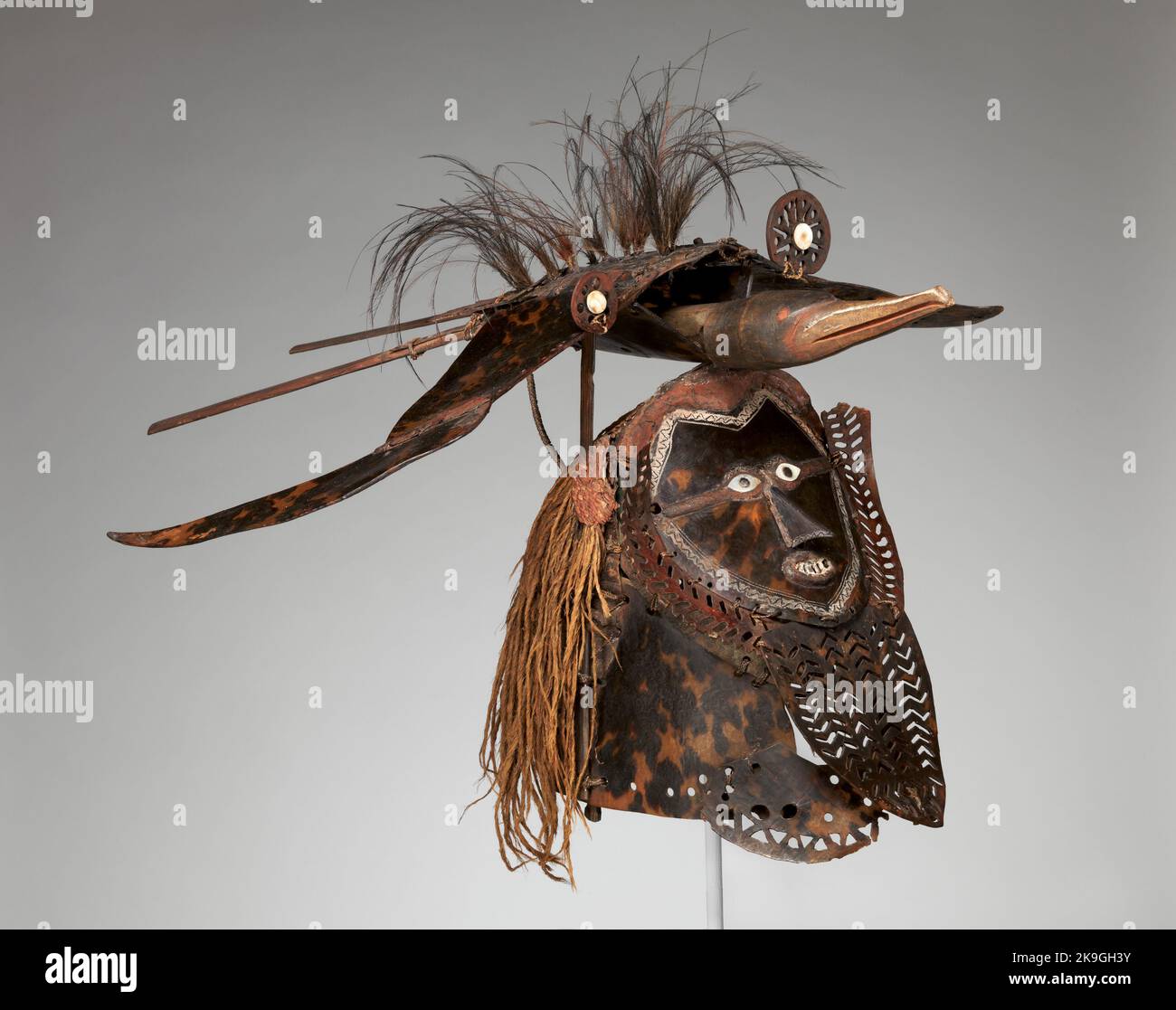 Le masque indigène unique en carapace de tortue des îles du détroit de Torres qui se trouvent entre l'Australie et la Nouvelle-Guinée, du milieu à la fin du siècle 19th Banque D'Images