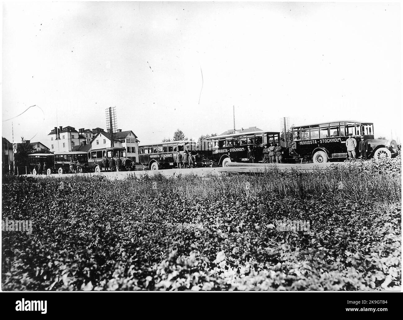 6 bus qui desservent la ligne principale de Stockholm en 1925. Le premier bus est de la marque Man, le bus numéro 4 est un Mamer MAN et le bus numéro 5 et 6 sont de la marque GMC. Banque D'Images
