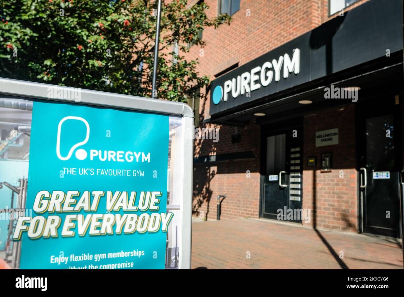 Londres - octobre 2022 : succursale Puregym à Putney - chaîne de gym britannique Banque D'Images