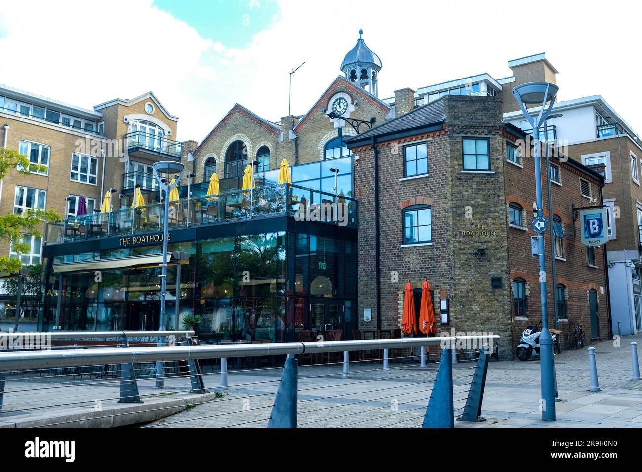 Londres - 2022 octobre : le pub Boathouse près de la Tamise à Putney, au sud-ouest de Londres Banque D'Images
