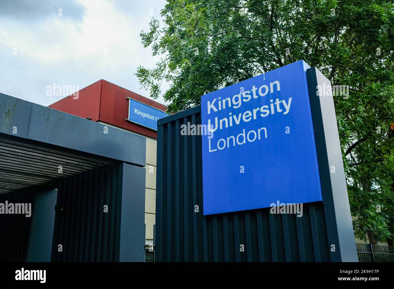 Londres - octobre 2022 : Kingston University on Roehampton Vale, dans le sud-ouest de Londres Banque D'Images