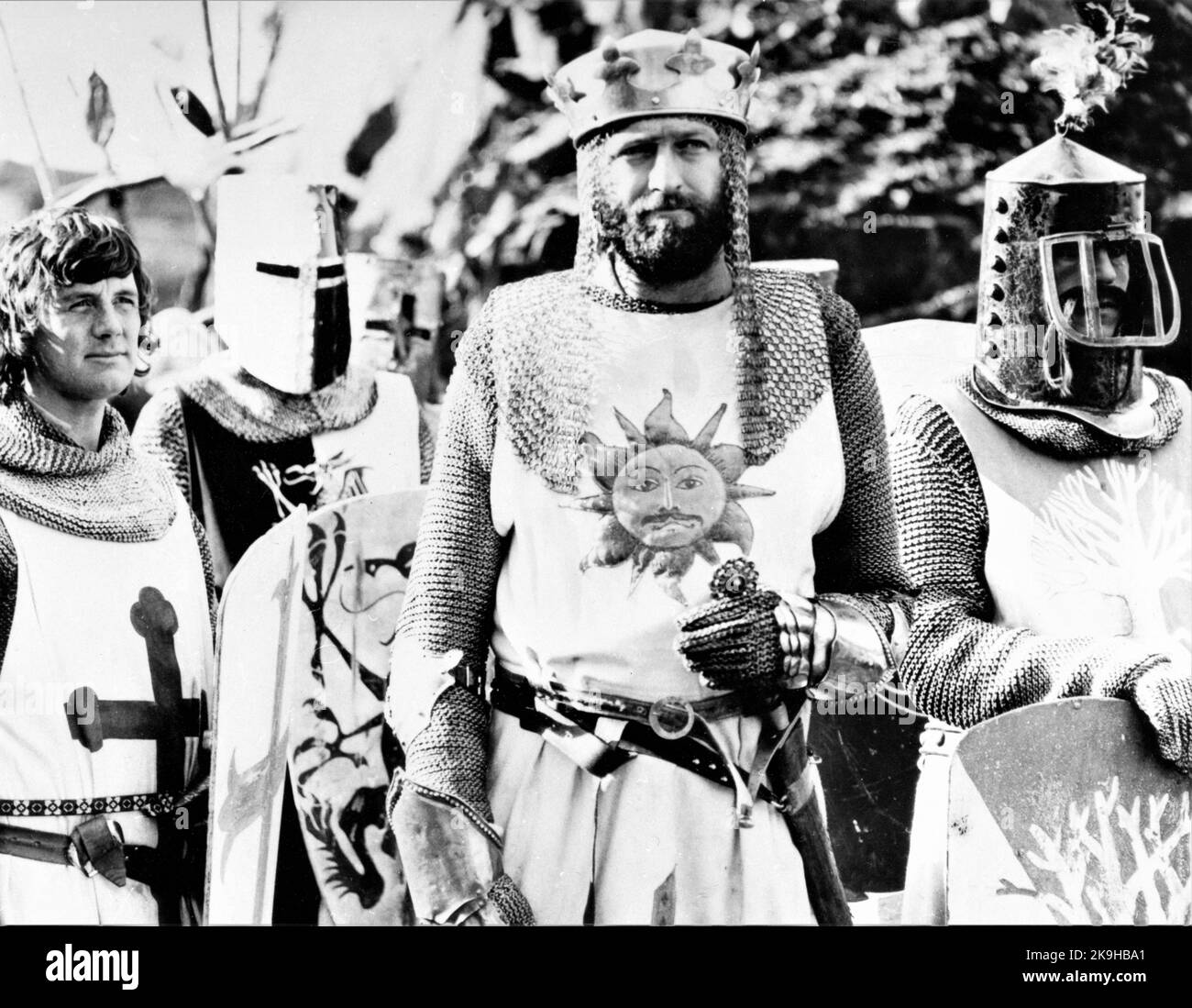 MICHAEL PALIN comme Sir Galahad GRAHAM CHAPMAN comme Roi Arthur et TERRY JONES comme Sir Bedevere dans MONTY PYTHON AND LE SAINT GRAAL 1975 directeurs TERRY GILLIAM et TERRY JONES écrit par Graham Chapman John Cleese Eric Idle Terry Gilliam Terry Jones et Michael Palin costume design Hazel Pethig Python (Monty) photos en association avec Michael White Productions / National Société fiduciaire de film / distributeurs de film EMI Banque D'Images