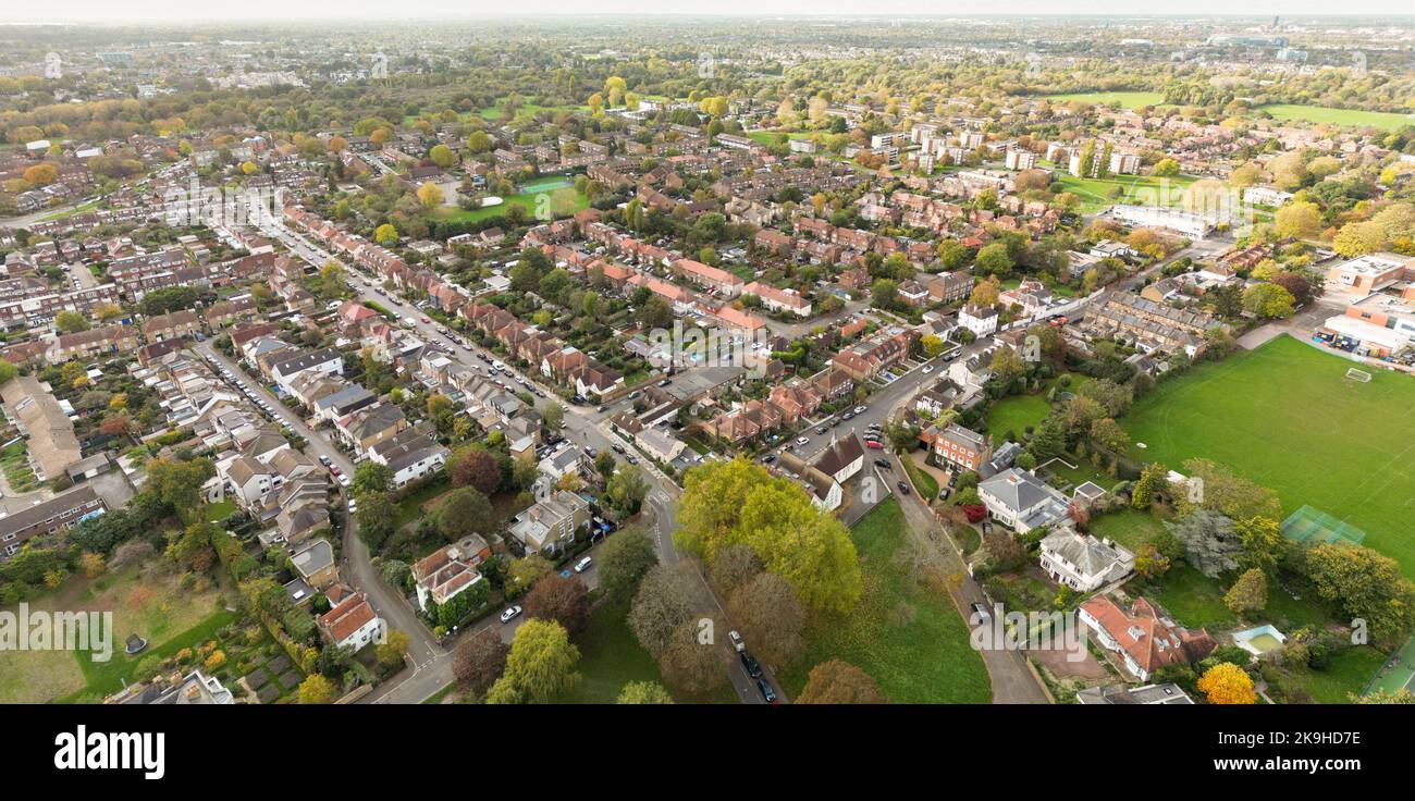 Ham est un quartier de banlieue de Richmond, au sud-ouest de Londres. Il y a des prairies contiguës à la Tamise, où le sentier national de la Tamise court également Banque D'Images