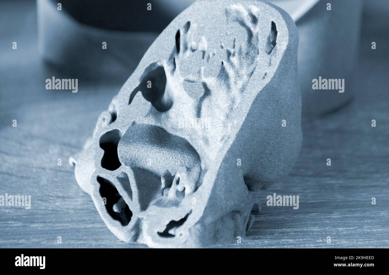 Modèle prototype de coupe transversale du coeur humain imprimé avec imprimante poudre 3D gros plan. Figure imprimée sur l'imprimante 3D en poudre de polyamide. Multi Jet Fusion MJF. Nouvelle technologie d'impression 3D additive moderne Banque D'Images