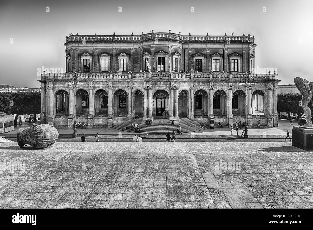 NOTO, ITALIE - 12 AOÛT 2021 : façade du Palazzo Ducezio, bâtiment historique et point de repère majeur à Noto, ville pittoresque de Sicile, Italie Banque D'Images