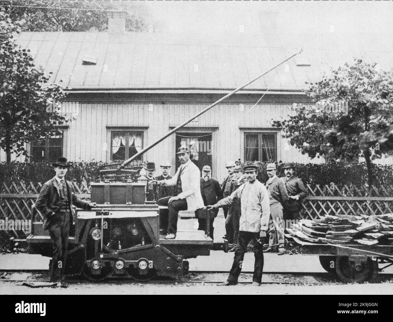 Boxholms le premier moulin d'Ellloxboxholm de Bruk remonte au 18th siècle jusqu'à l'époque moderne. L'utilisation a toujours eu des ironneries, et également de traitement de ses produits, comme le plus grand emploi pour les locaux.Boxholm usine a été la première en Suède avec une voie de chemin de fer avec entraînement électrique 1890.de trois locomotives électriques sur ce cours avaient un seul phase à courant alternatif moteurs. Banque D'Images