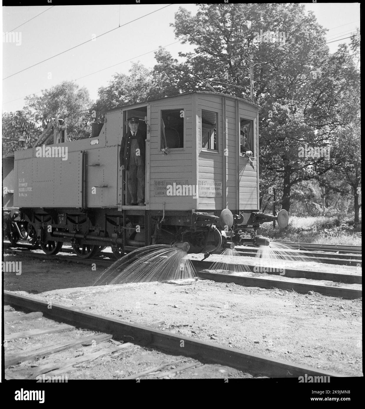 Lutte contre les mauvaises herbes. Banque D'Images