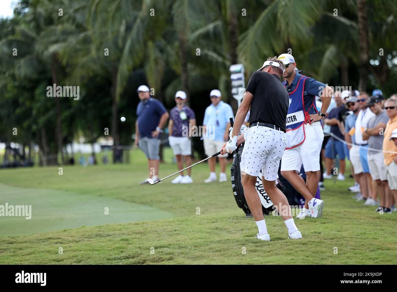 Miami, États-Unis. 28th octobre 2022. DORAL, FL - OCTOBRE 28 : Ian Poulter, de Majesticks GC, est à bord du premier trou lors des quarts de finale du LIV Golf Invitational - Miami à la Doral nationale de Trump de Miami sur 28 octobre 2022 à Doral, en Floride. (Photo par Alberto E. Tamargo/Sipa USA) crédit: SIPA USA/Alay Live News Banque D'Images