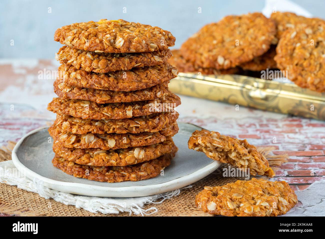 Anzac biscuits - biscuits traditionnels sucrés à base de flocons d'avoine et de noix de coco Banque D'Images