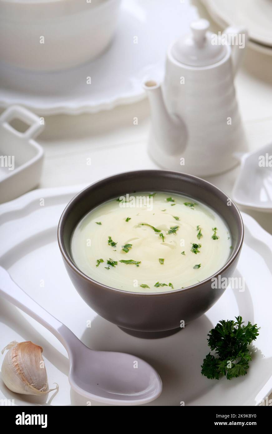 Soupe à la crème de poulet, soupe chaude saine maison Banque D'Images