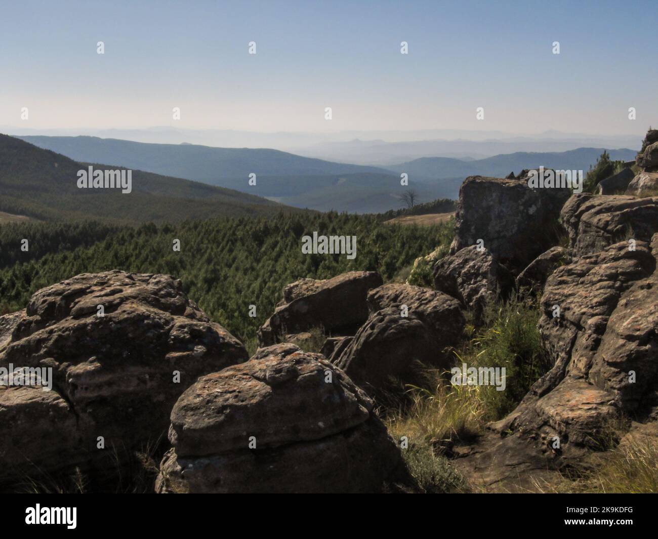 Vue sur les montagnes de l'escarpement du Nord-est de l'Afrique du Sud dans la région de Kaapschehoop à Mpumalanga Banque D'Images