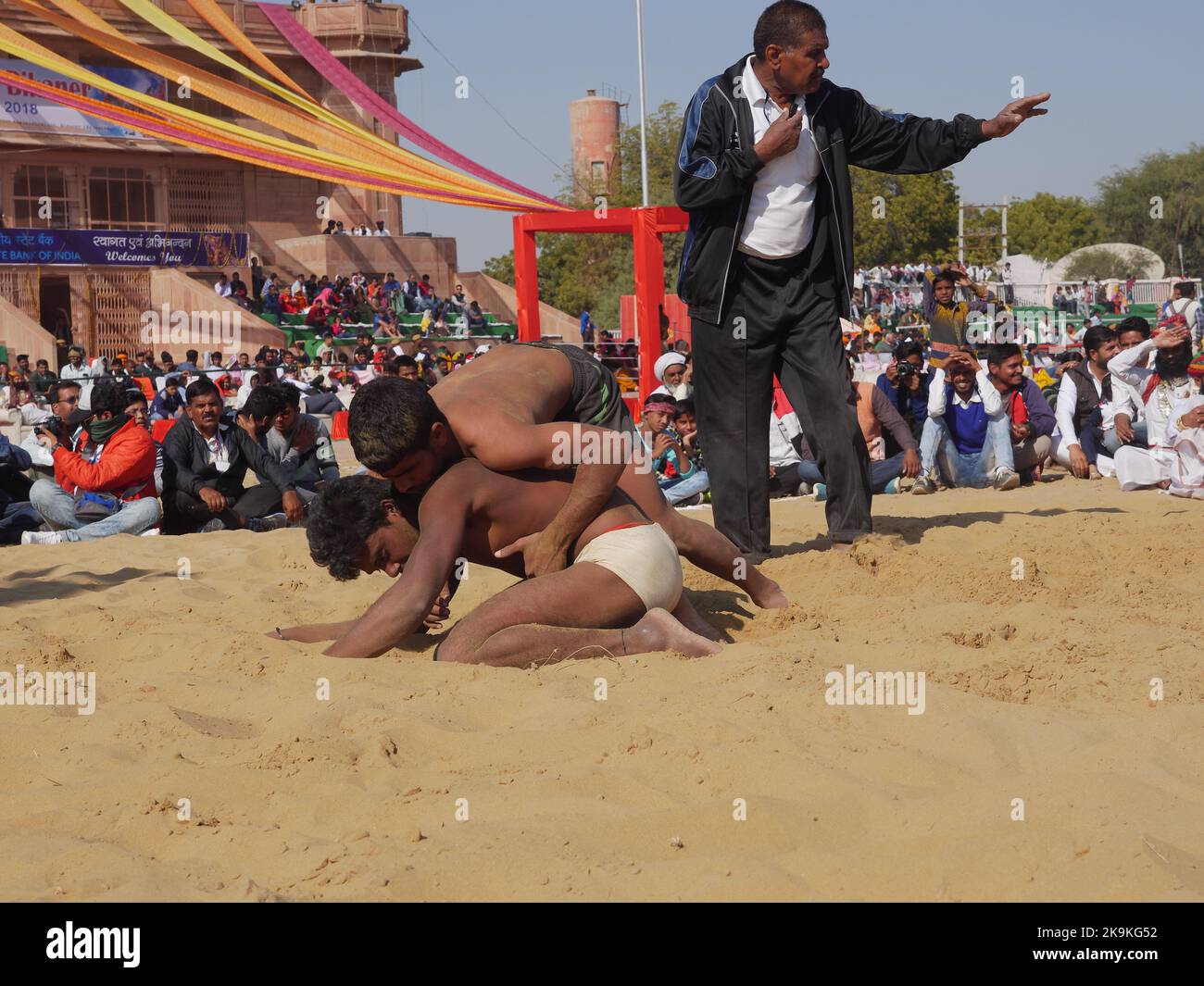 Bikaner Rajasthan, Inde : 14 janvier 2018 – compétition traditionnelle de lutte, également connue sous le nom de kushti en inde au festival Bikaner. Banque D'Images