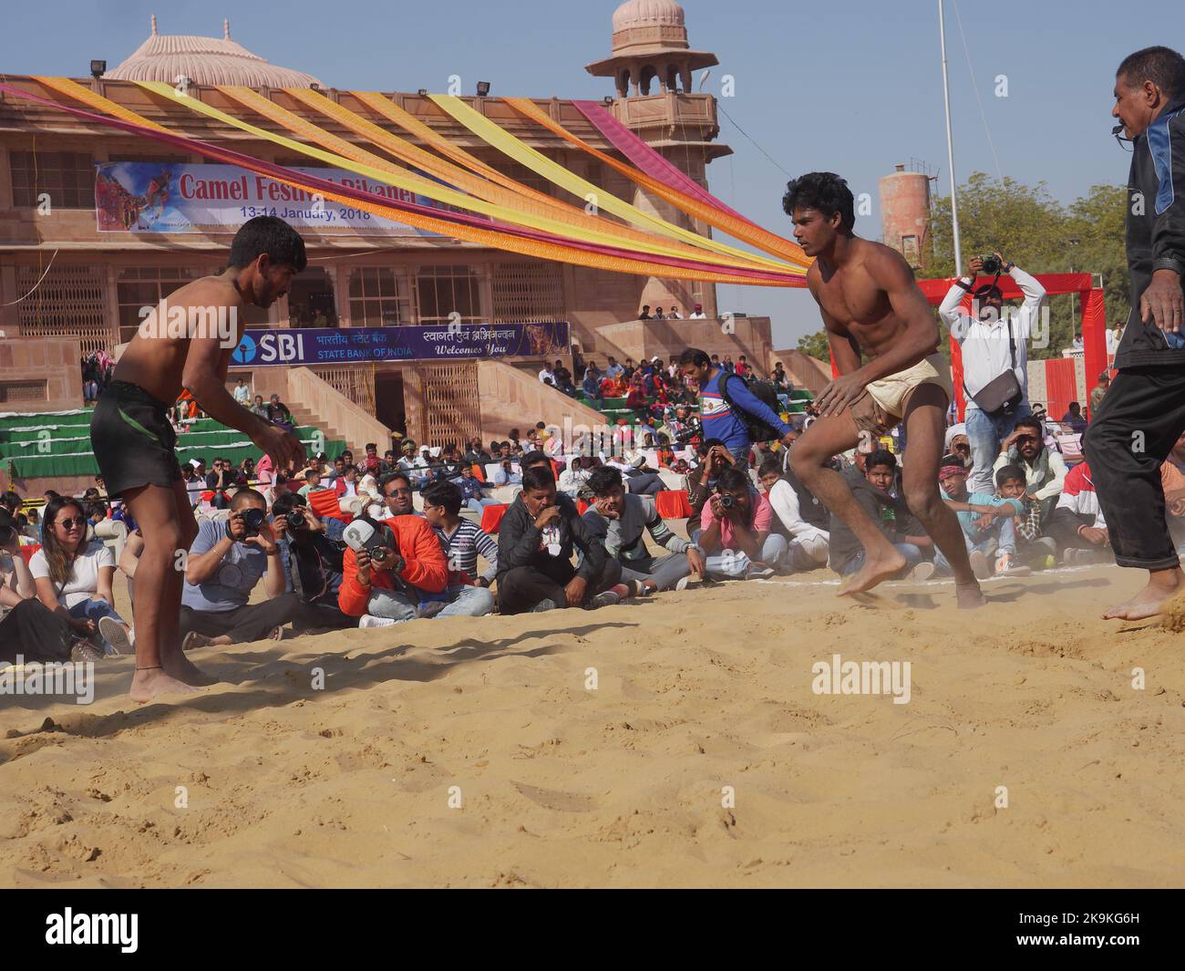 Bikaner Rajasthan, Inde : 14 janvier 2018 – compétition traditionnelle de lutte, également connue sous le nom de kushti en inde au festival Bikaner. Banque D'Images