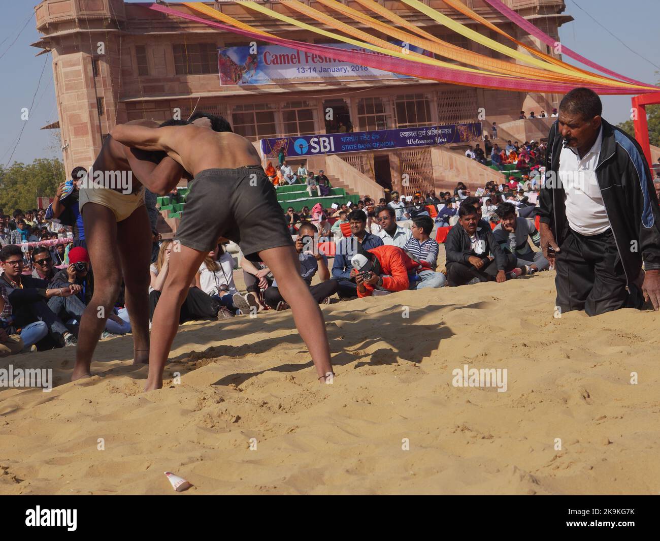 Bikaner Rajasthan, Inde : 14 janvier 2018 – compétition traditionnelle de lutte, également connue sous le nom de kushti en inde au festival Bikaner. Banque D'Images