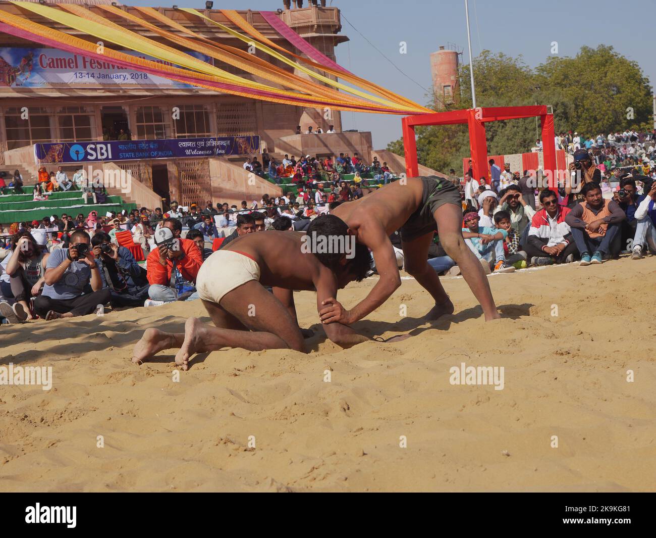 Bikaner Rajasthan, Inde : 14 janvier 2018 – compétition traditionnelle de lutte, également connue sous le nom de kushti en inde au festival Bikaner. Banque D'Images