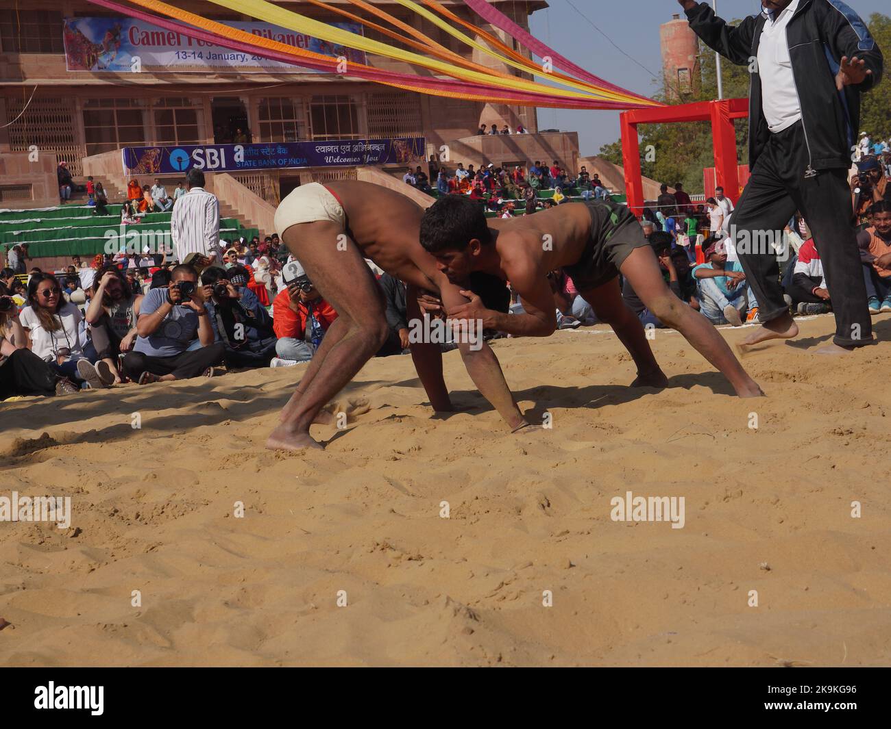 Bikaner Rajasthan, Inde : 14 janvier 2018 – compétition traditionnelle de lutte, également connue sous le nom de kushti en inde au festival Bikaner. Banque D'Images