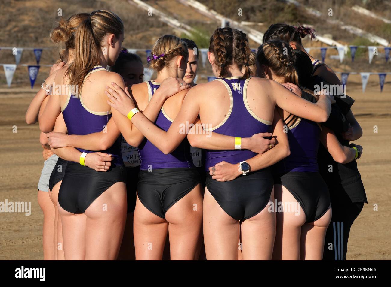 Caucus des coureuses féminines des Huskies de Washington lors des championnats de cross-country de la conférence PAC-12, vendredi 28 octobre 2022, à Riverside, Etalonnage Banque D'Images