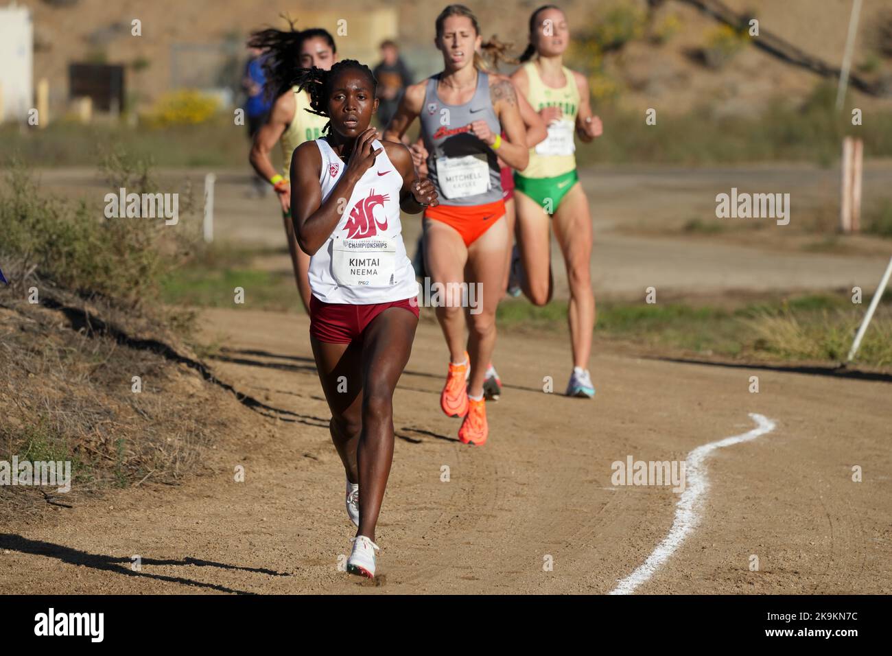 Neema Kimtai, de l'État de Washington, se classe 10e de la course du WOME en 19:38,5 lors des Championnats de cross-country de la conférence PAC-12, vendredi 28 octobre 2022, à Riverside, Etalonnage Banque D'Images