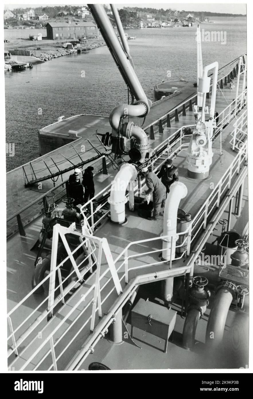 Les opérateurs effectuent des travaux sur les navires entrés. Banque D'Images Les opérateurs effectuent des travaux sur les navires entrés. Banque D'Images