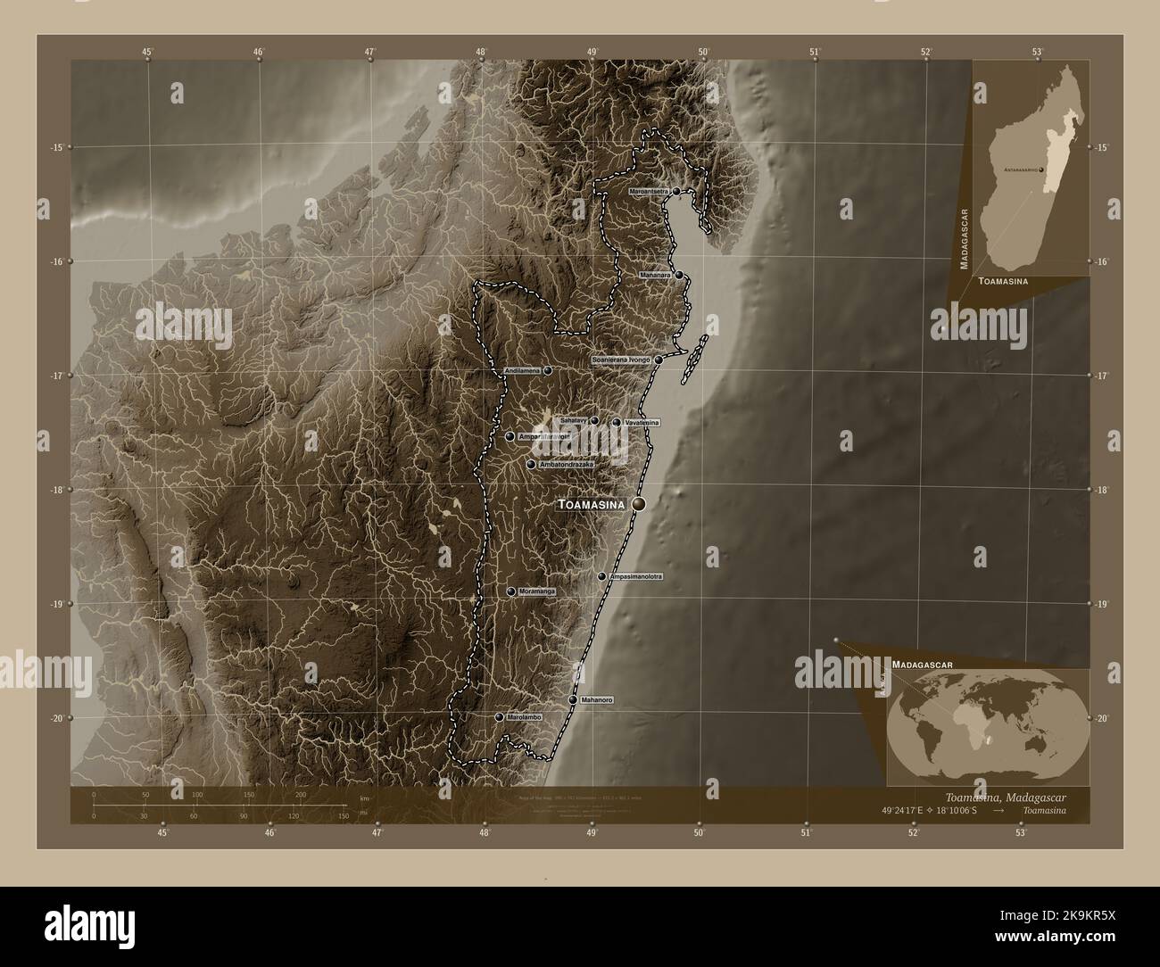 Toamasina, province autonome de Madagascar. Carte d'altitude colorée en tons sépia avec lacs et rivières. Lieux et noms des principales villes de la r Banque D'Images