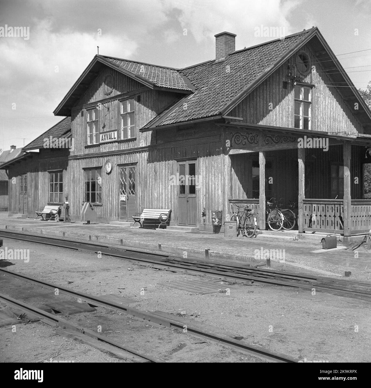 La gare a été construite en 1875. Une station de un étage et demi est en bois. Engrenage incomplet Banque D'Images