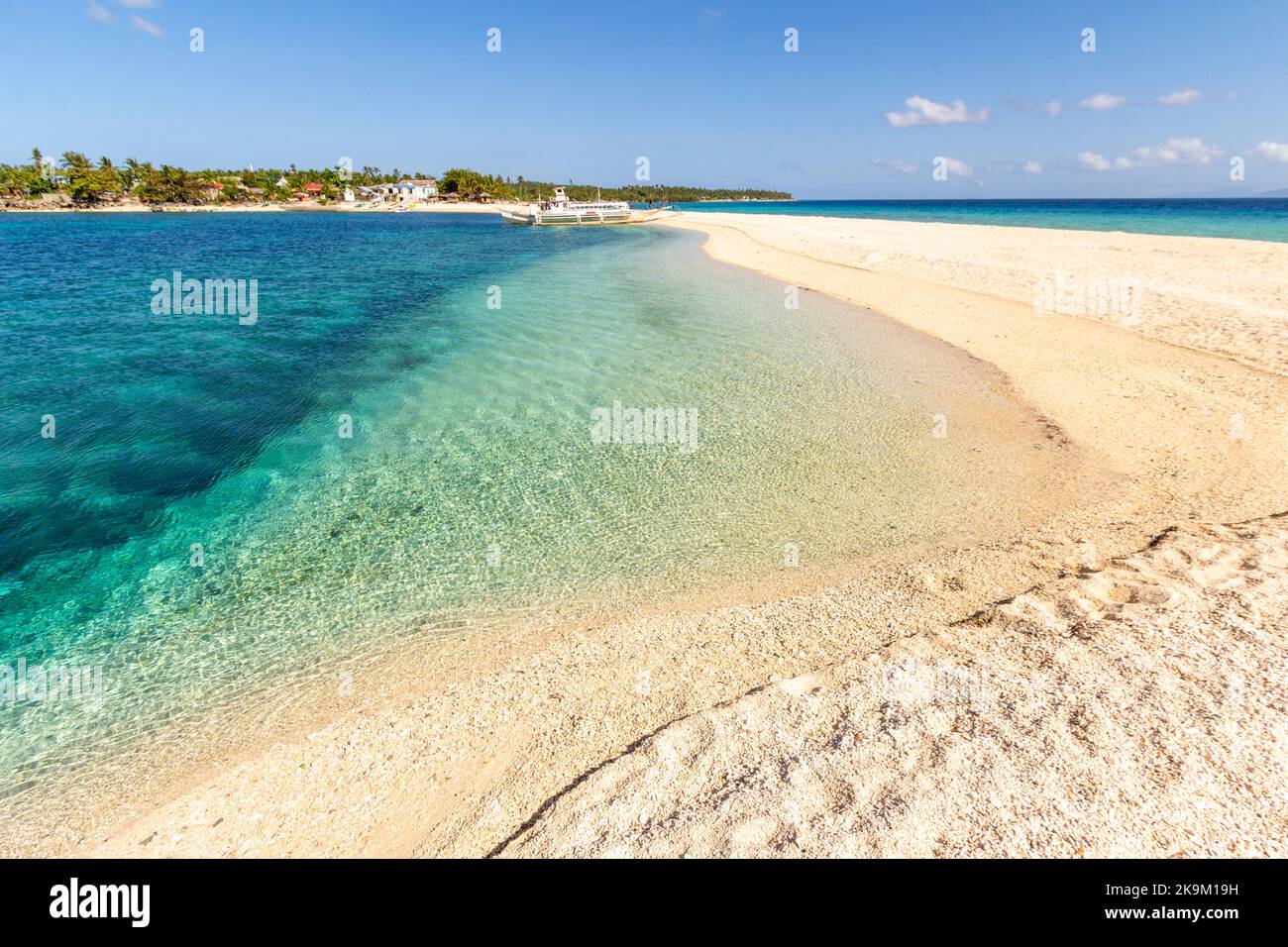 Une barre de sable blanc à Higatangan Island à Biliran, Philippines Banque D'Images