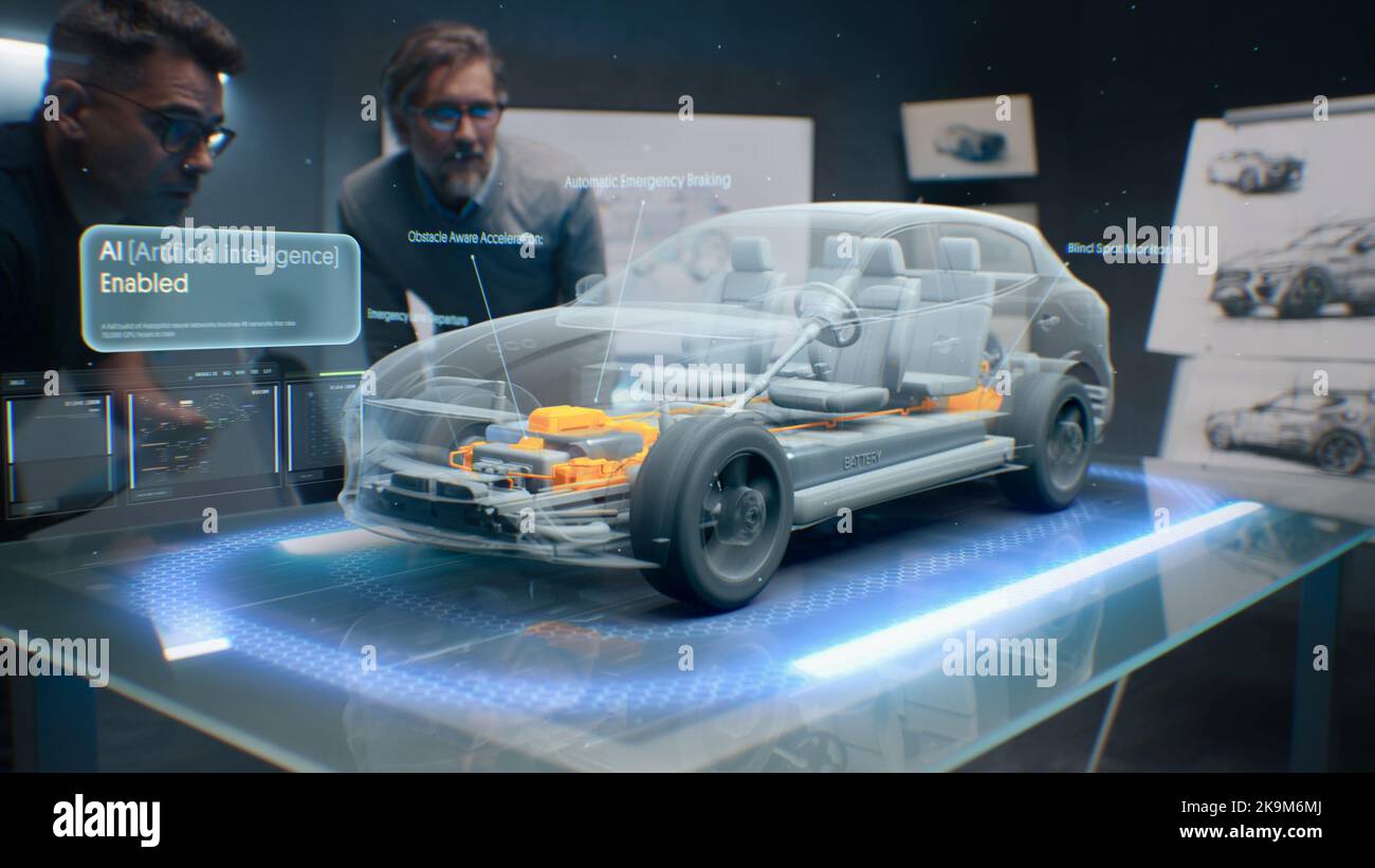 Les ingénieurs de développement testent le système de pilote automatique sans pilote intégré à une voiture électrique avec intelligence artificielle ai. Ils utilisent la technologie de modélisation innovante 3D de pointe de la visualisation Banque D'Images