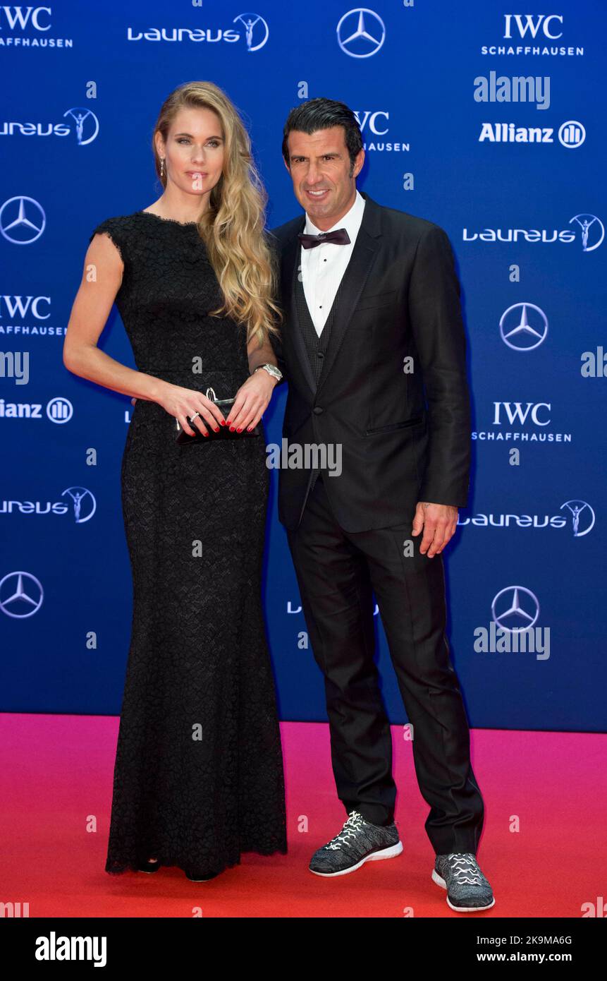 ARCHIVE PHOTO: Luis Figo fête son anniversaire de 50th sur 4 novembre 2022, Luis FIGO (por, ancien joueur de football) avec sa femme Helen SVEDIN les invités arrivent sur le tapis rouge pour la cérémonie des Laureus World Sports Awards 2016 à Berlin, en Allemagne, le 04/18/2022. 2016 Â Banque D'Images